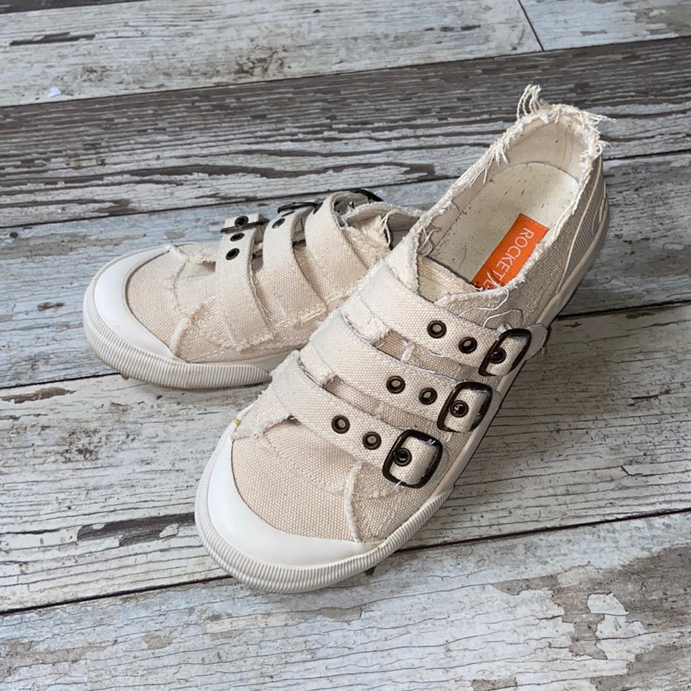Rocket Dog slip ons